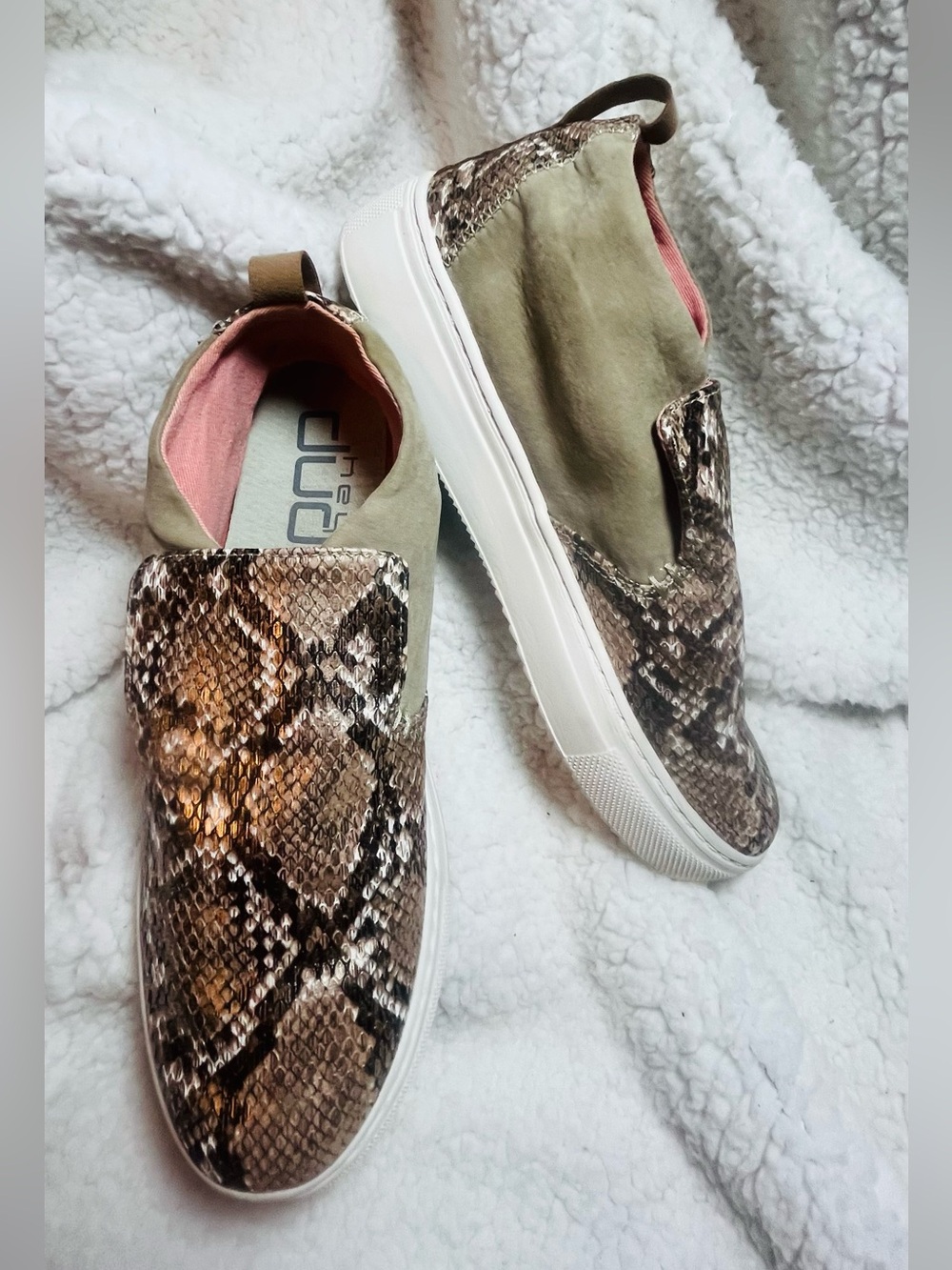 Pre-Owned Hey Dude Peyton Snake Print Slip-on Loafer